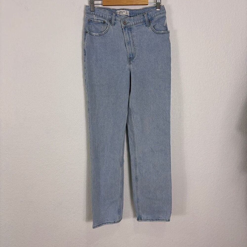 Abercrombie & Fitch Light Wash The 90's Ultra High Rise Straight Leg Jeans 27
